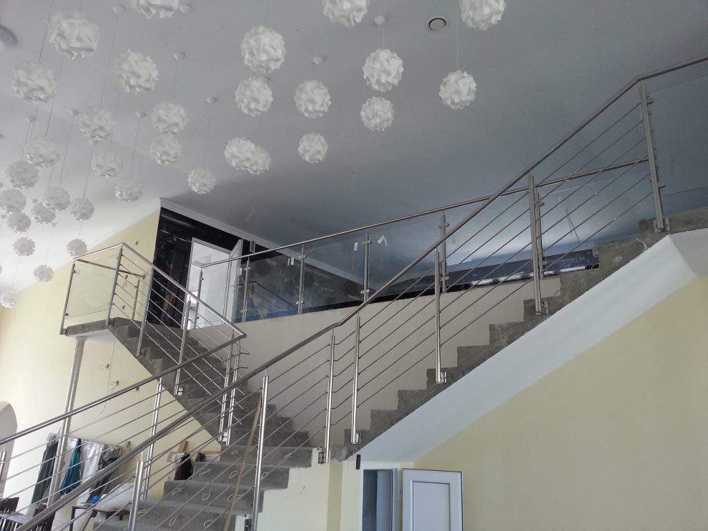 Balustrada na schody i ze szkłem